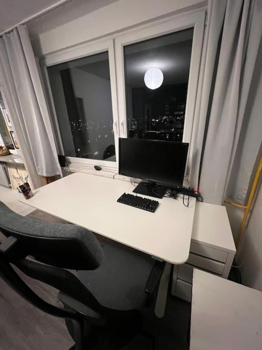 Inspirujace Miejsce Z Widokiem Na Miasto! Lodz  Luaran gambar